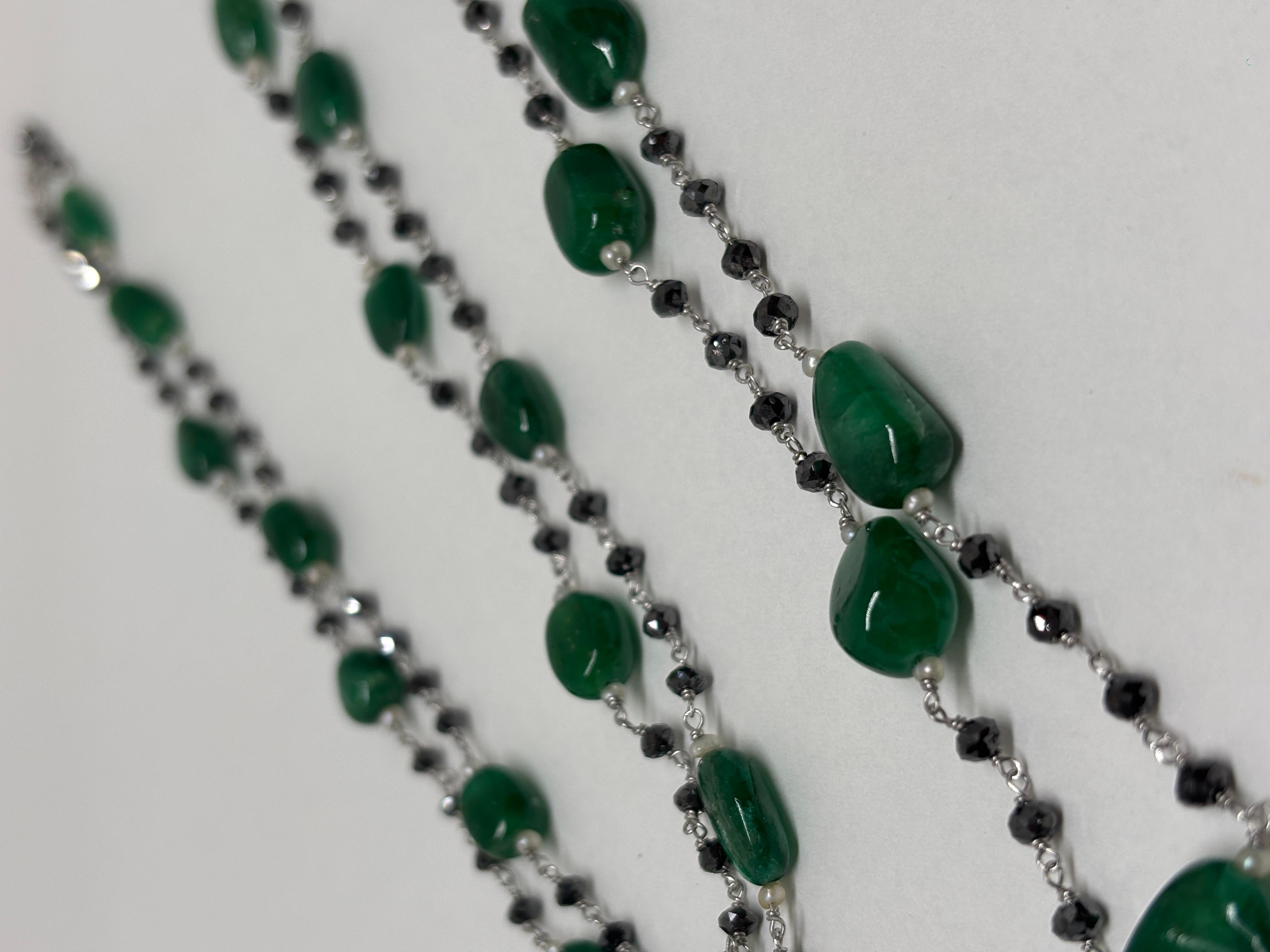 Collier en or blanc 18 carats avec perles d'émeraudes et diamants noirs Pour femmes en vente