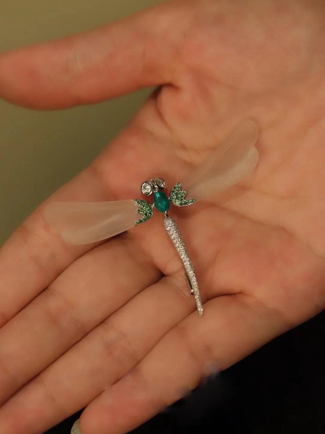 18K White Gold Emerald & Crystal Dragonfly Brooch Pendant with Diamonds For Sale 4