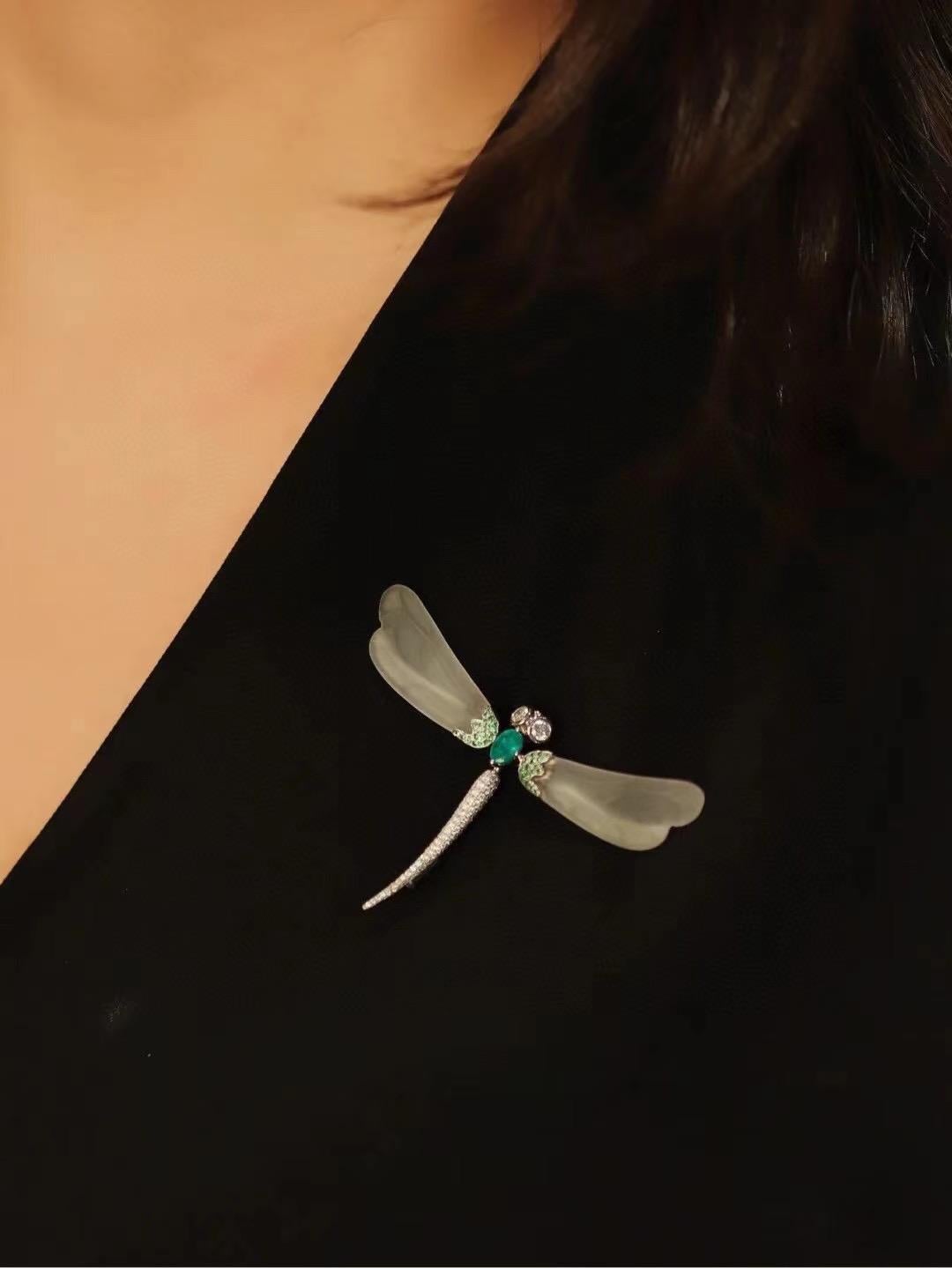 18K White Gold Emerald & Crystal Dragonfly Brooch Pendant with Diamonds For Sale 5