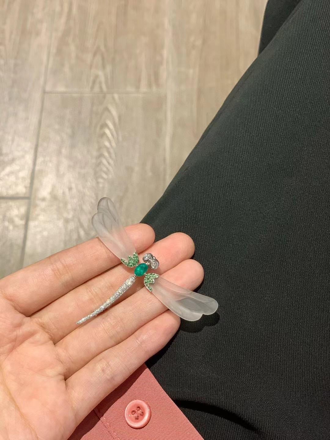 18K White Gold Emerald & Crystal Dragonfly Brooch Pendant with Diamonds For Sale 9