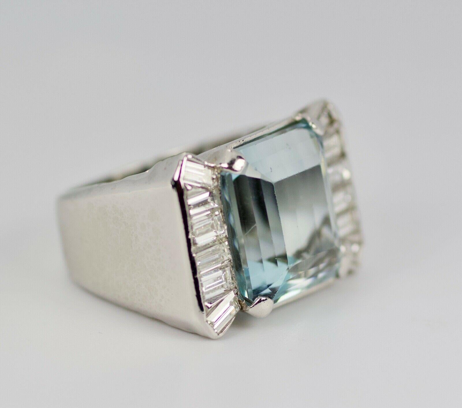 18 Karat White Gold Emerald Cut Aquamarine and Emerald Cut Diamonds Ring In Good Condition In Montgomery, AL