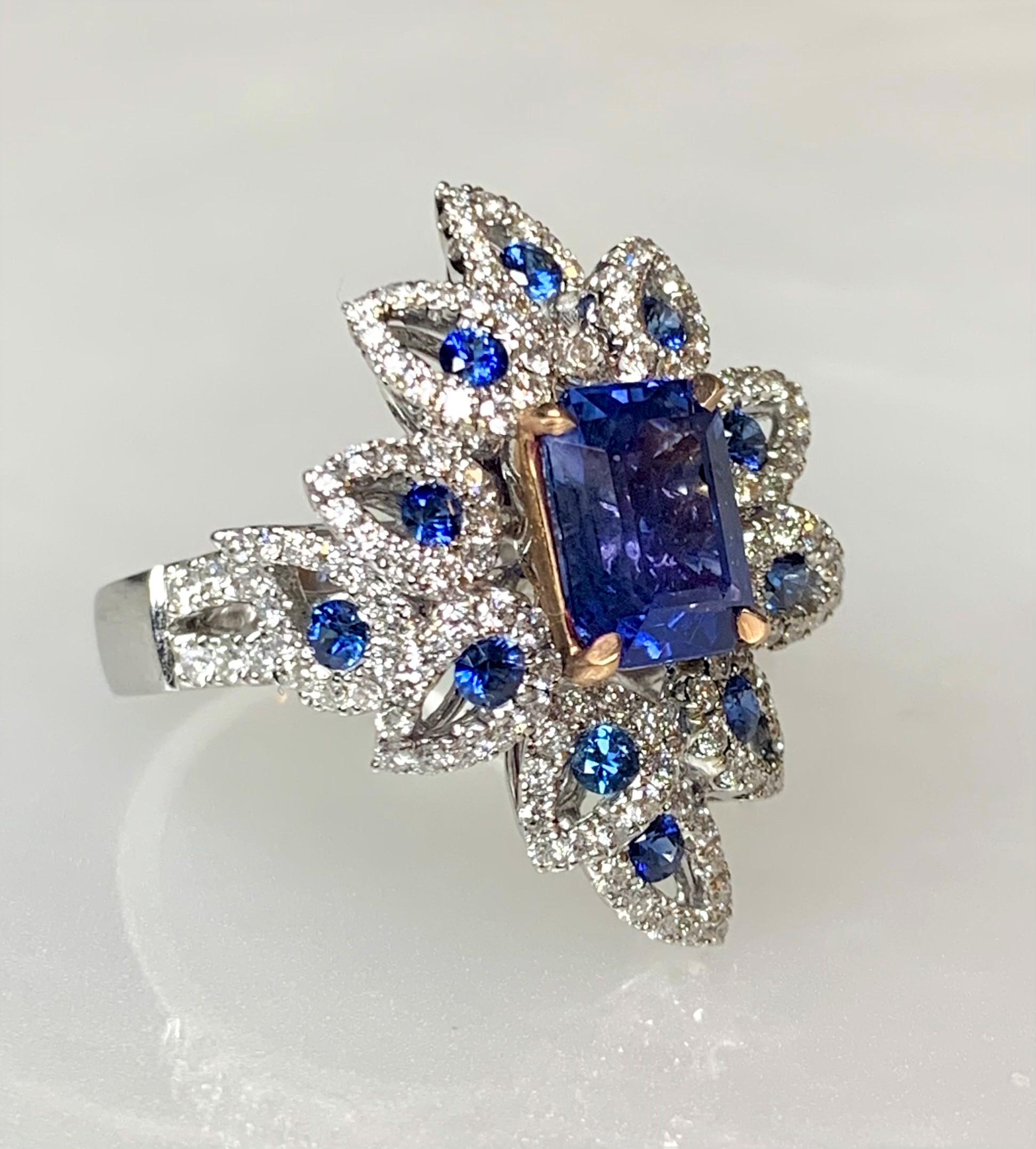 18K White Gold Emerald Cut Blue Sapphire Diamond Ring In New Condition For Sale In Great Neck, NY