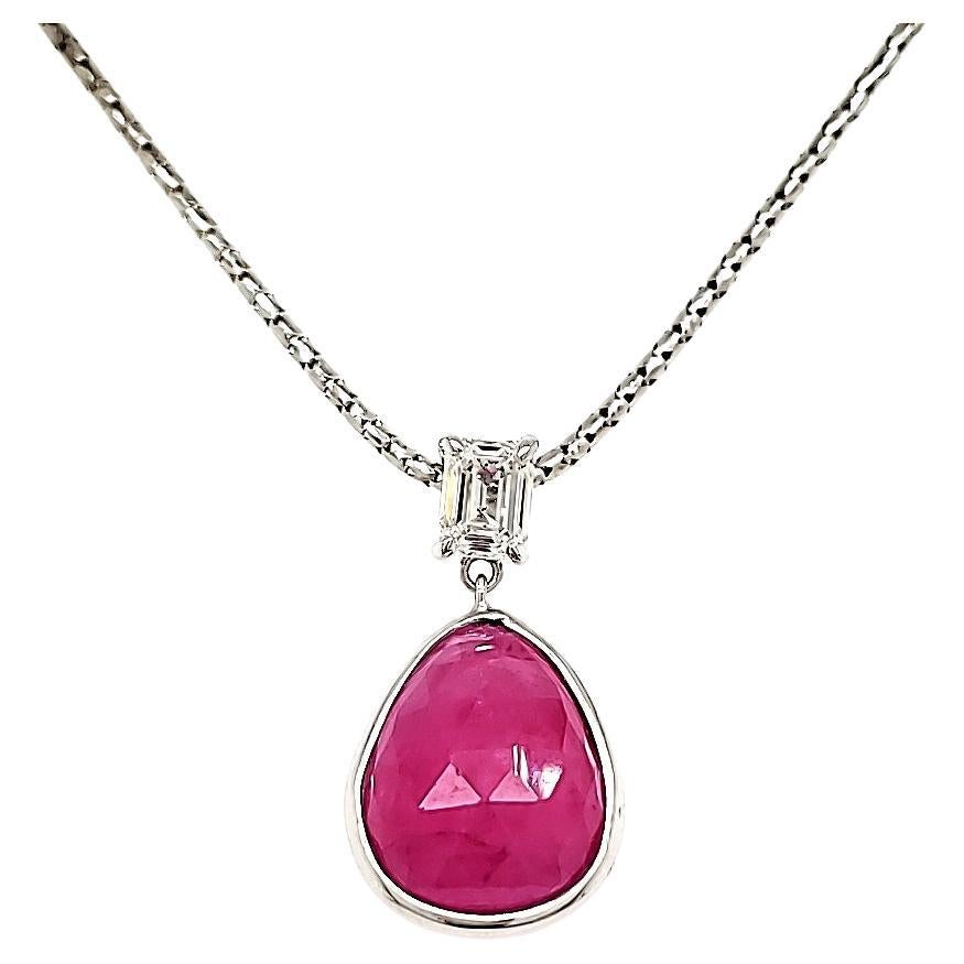 Collier pendentif en or blanc 18 carats, diamant taille émeraude et rubis Briollete certifié GIA