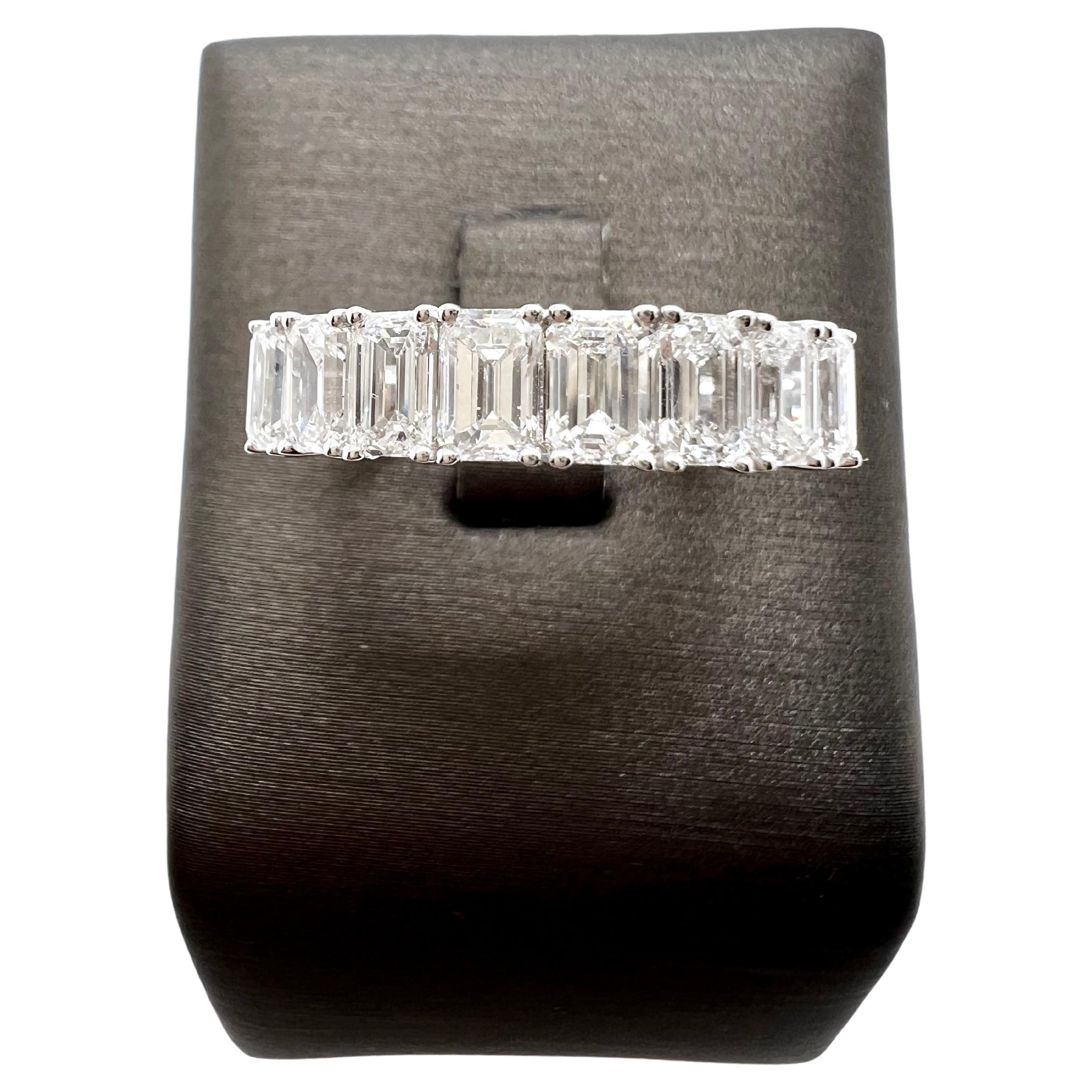 18k White Gold Emerald Cut Diamond Band In New Condition For Sale In Carrollton, TX