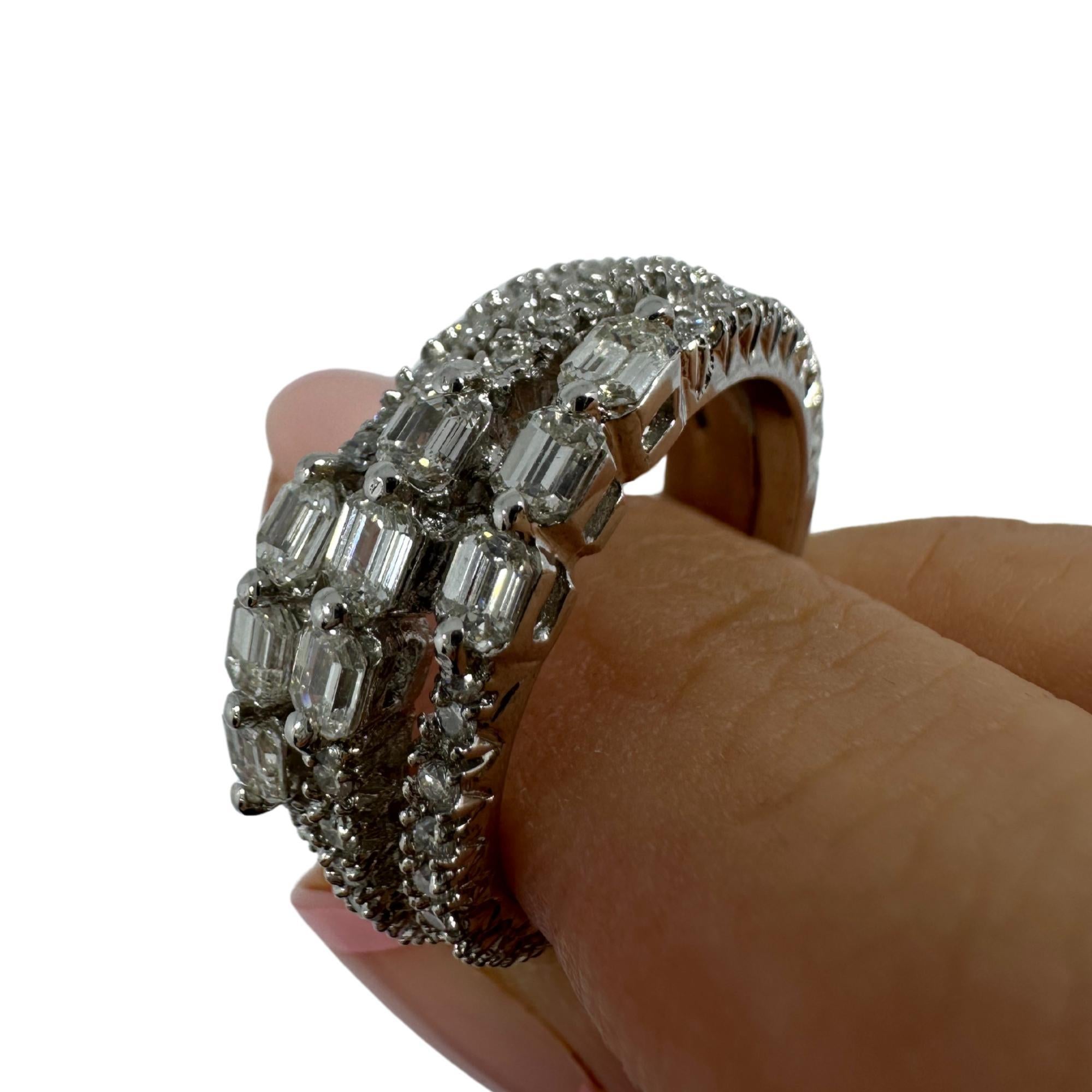 18K White Gold Emerald Cut Diamond Band Ring. For Sale 6
