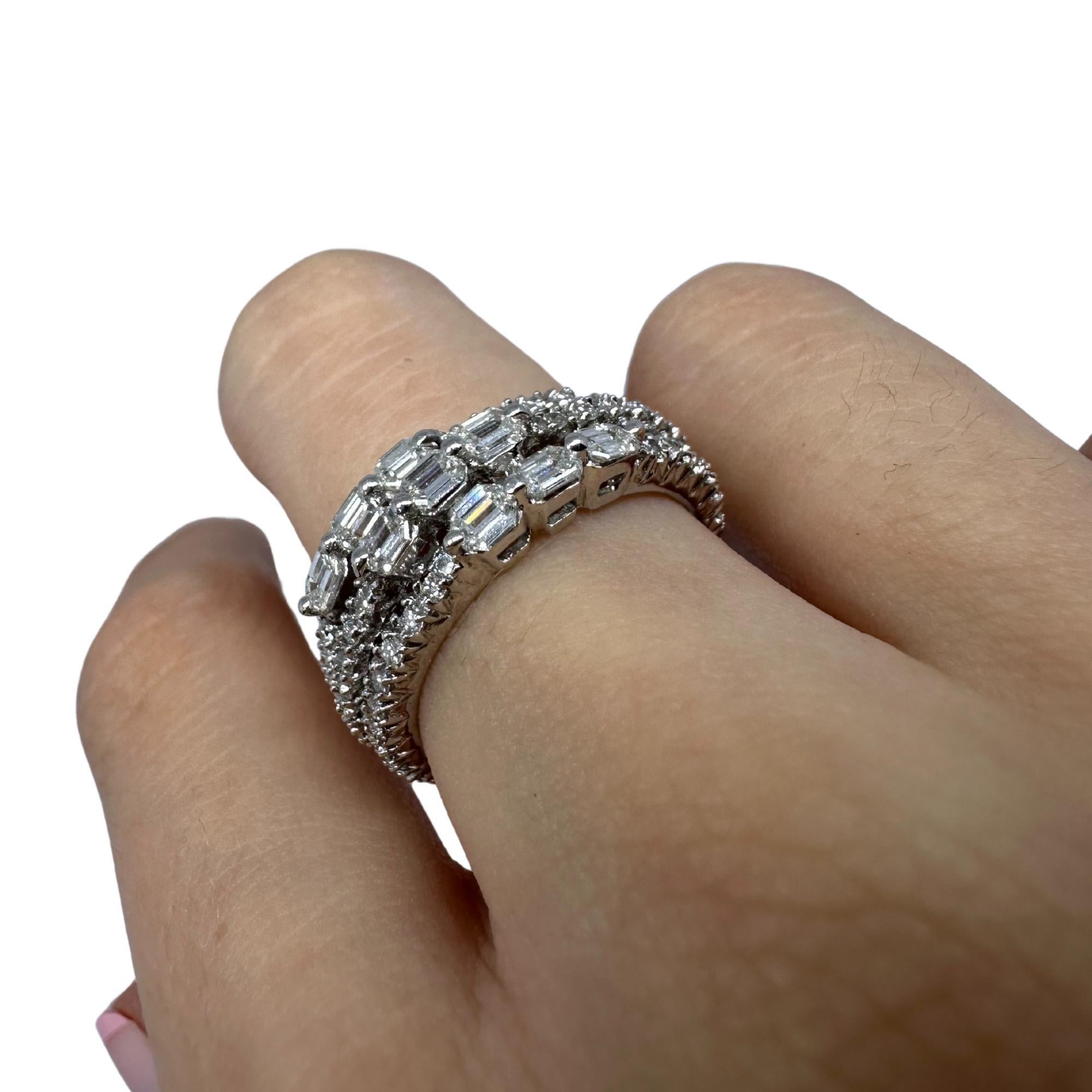 18K White Gold Emerald Cut Diamond Band Ring. For Sale 8