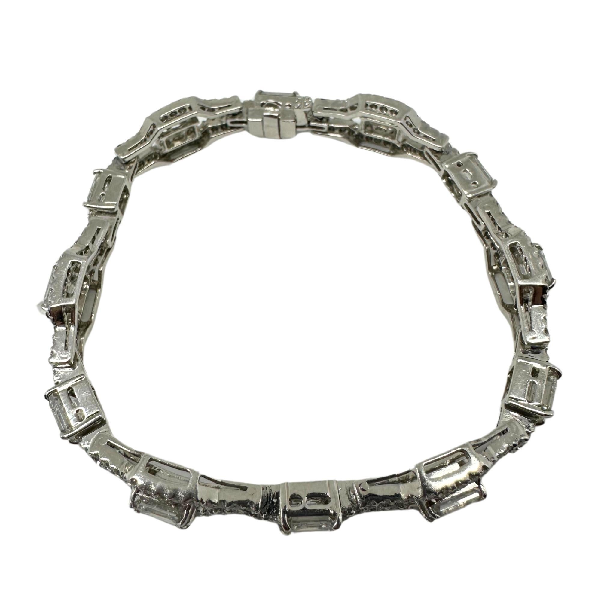 Taille mixte Bracelet en or blanc 18 carats avec diamants taille émeraude - 6,5 pouces en vente