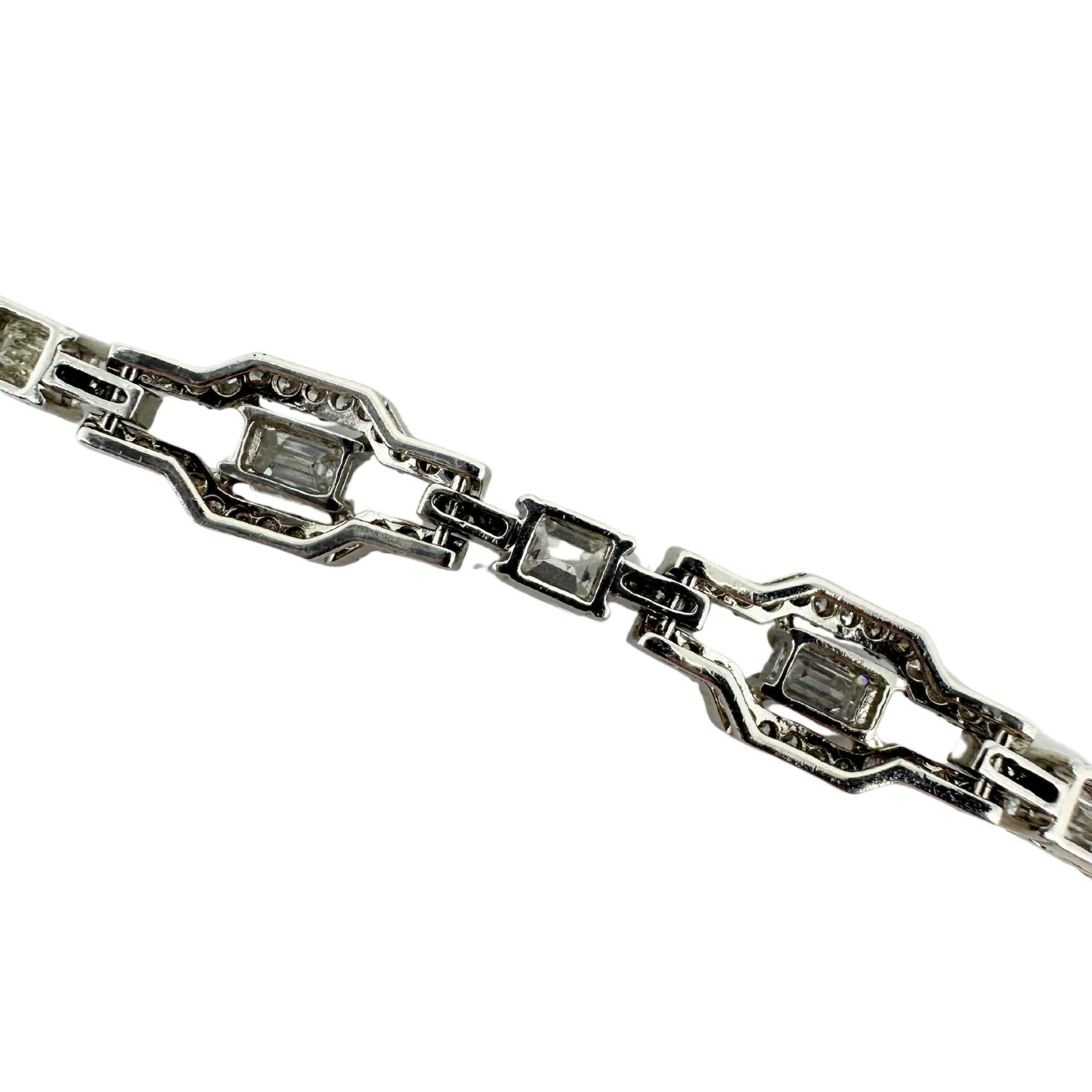 Bracelet en or blanc 18 carats avec diamants taille émeraude - 6,5 pouces Pour femmes en vente