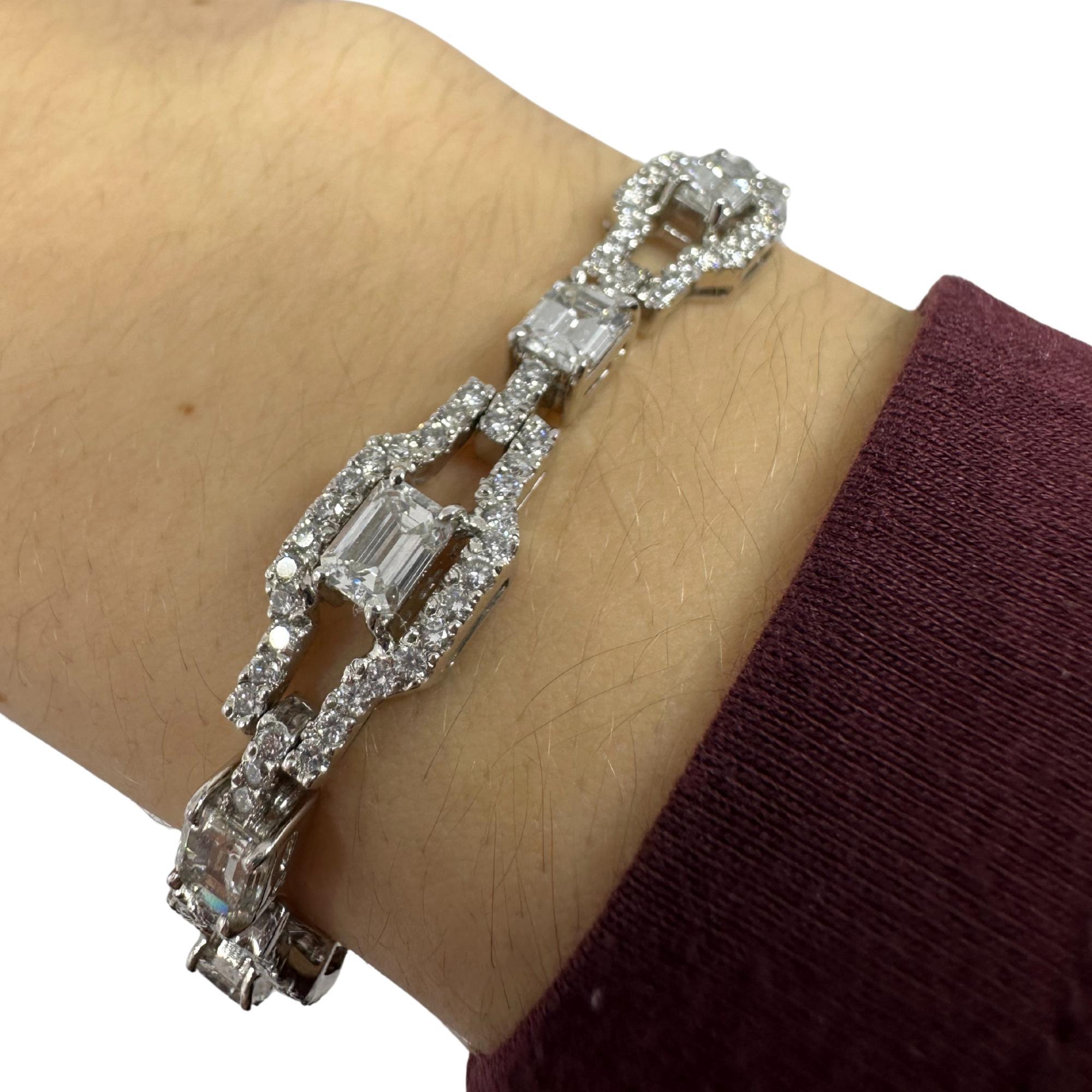 Bracelet en or blanc 18 carats avec diamants taille émeraude - 6,5 pouces en vente 2