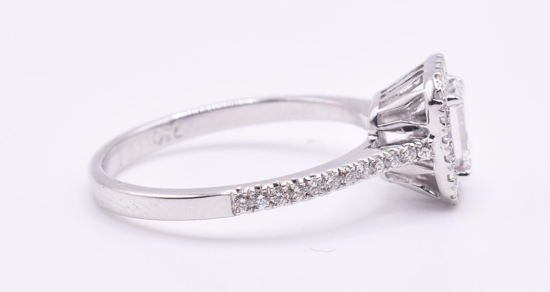 Women's 18k White Gold Emerald Cut Diamond Engagement Ring For Sale