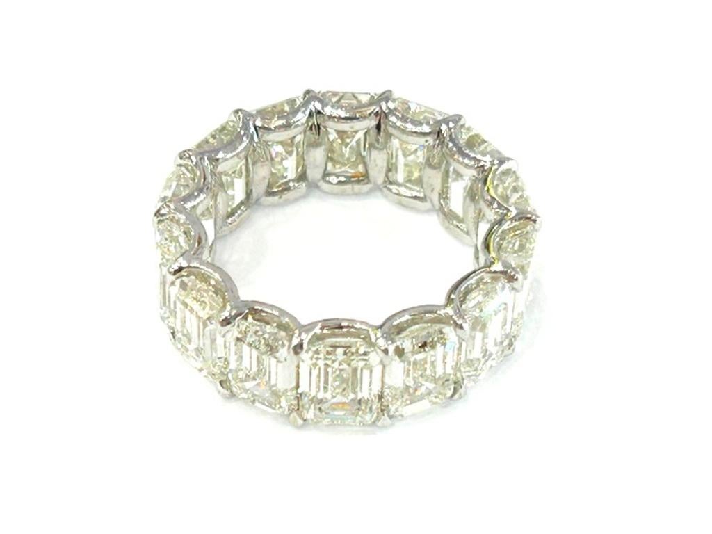 Anillo de oro blanco de 18 quilates con diamantes talla esmeralda 14,03 quilates de peso total con GIA Corte esmeralda en venta