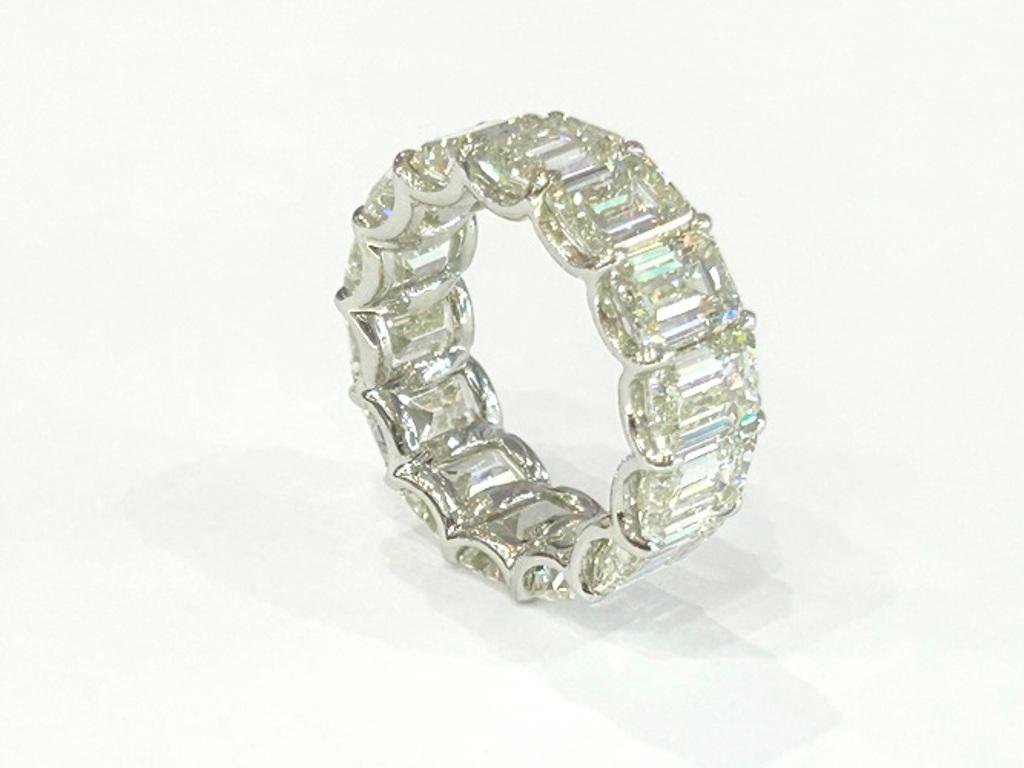 Anillo de oro blanco de 18 quilates con diamantes talla esmeralda 14,03 quilates de peso total con GIA en Bueno estado para la venta en Beverly Hills, CA