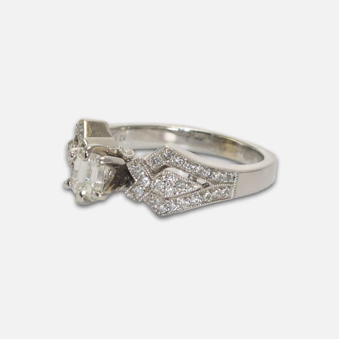 18K White Gold Emerald Cut Diamond Ring 1.00ct For Sale 2