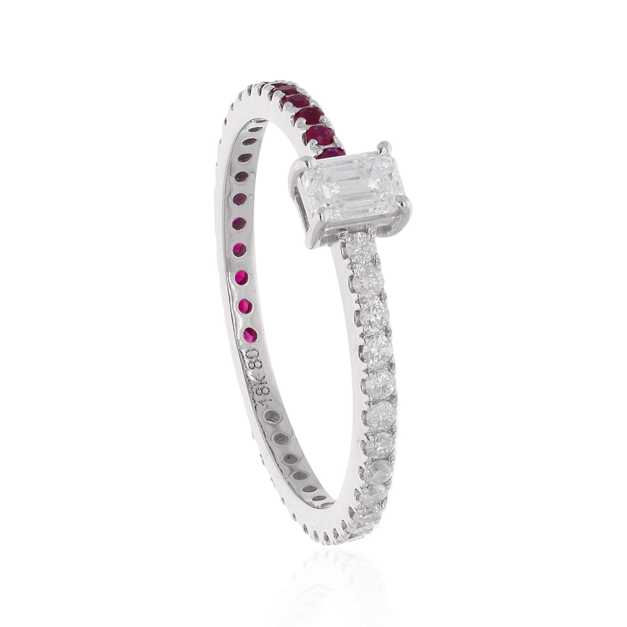 En venta: Anillo de diamantes talla esmeralda de oro blanco de 18 quilates con banda de diamantes rubí Regalo para ella  7