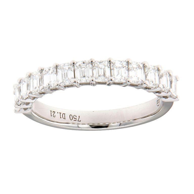 Moderne Jonc en or blanc 18K avec diamant taille émeraude en vente