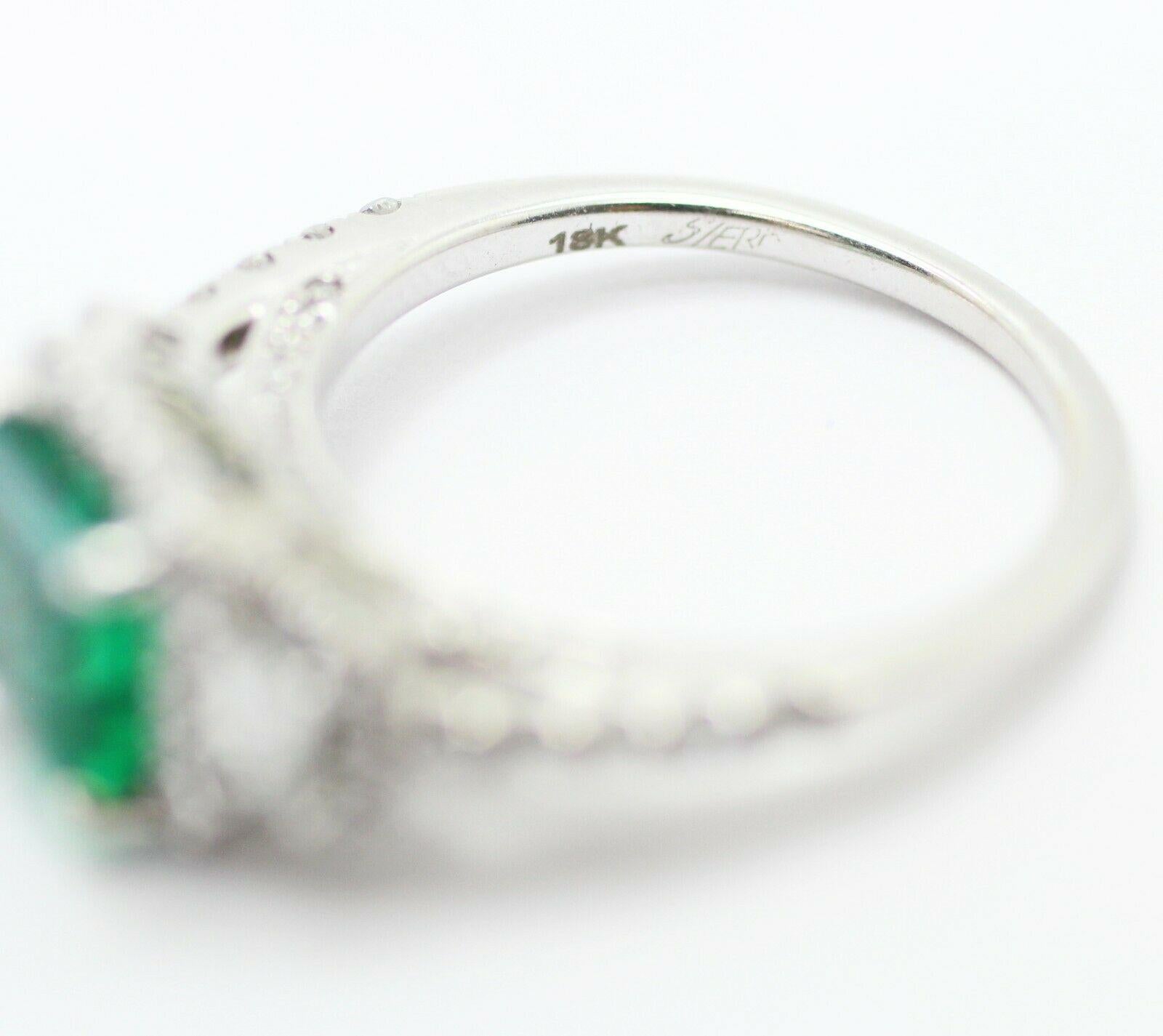 18k White Gold Emerald Cut Emerald and Diamond Ring In Excellent Condition In Los Angeles, CA
