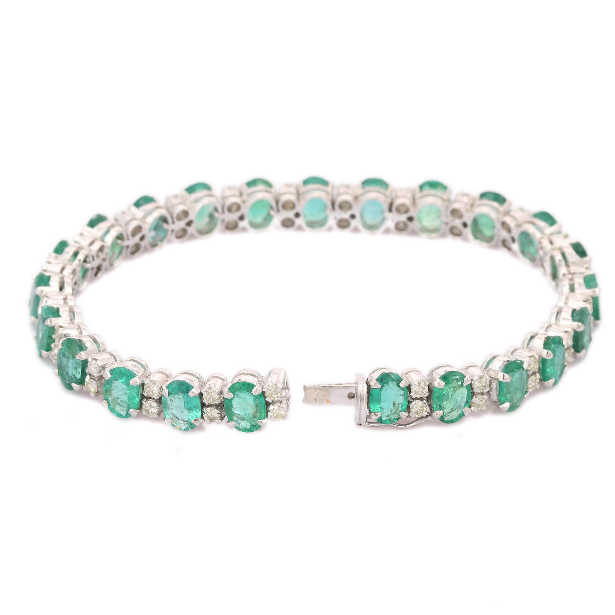 Art Deco Handcrafted 14kt Solid White Gold Natural 16.07 Ct Emerald Diamond Bracelet For Sale