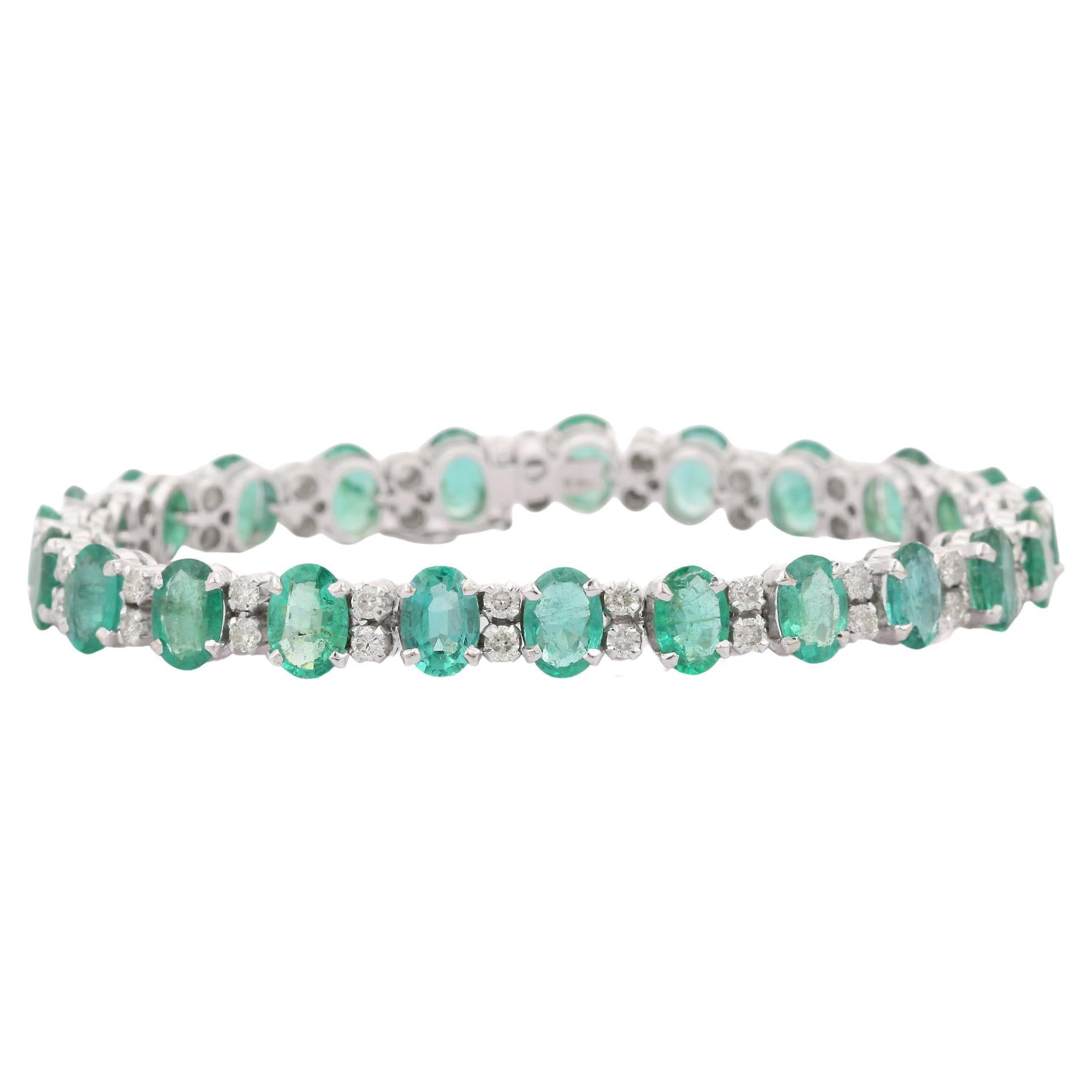 Handcrafted 14kt Solid White Gold Natural 16.07 Ct Emerald Diamond Bracelet For Sale