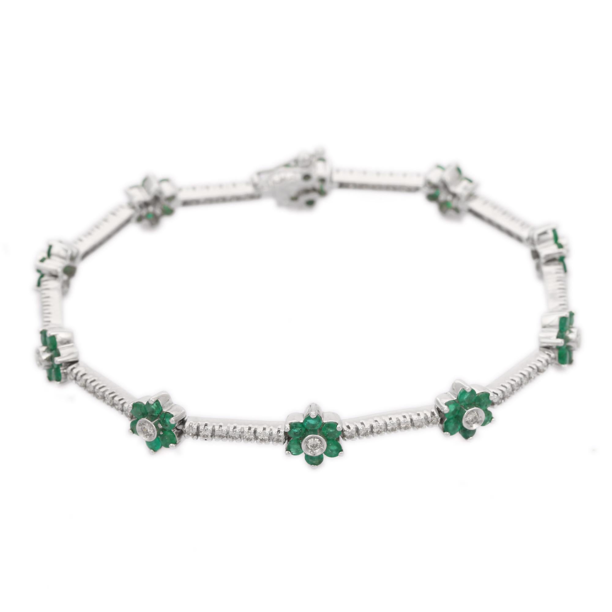 18k Solid White Gold Real Diamond and 12.87 Ct Emerald Flower Bracelet In New Condition For Sale In Houston, TX