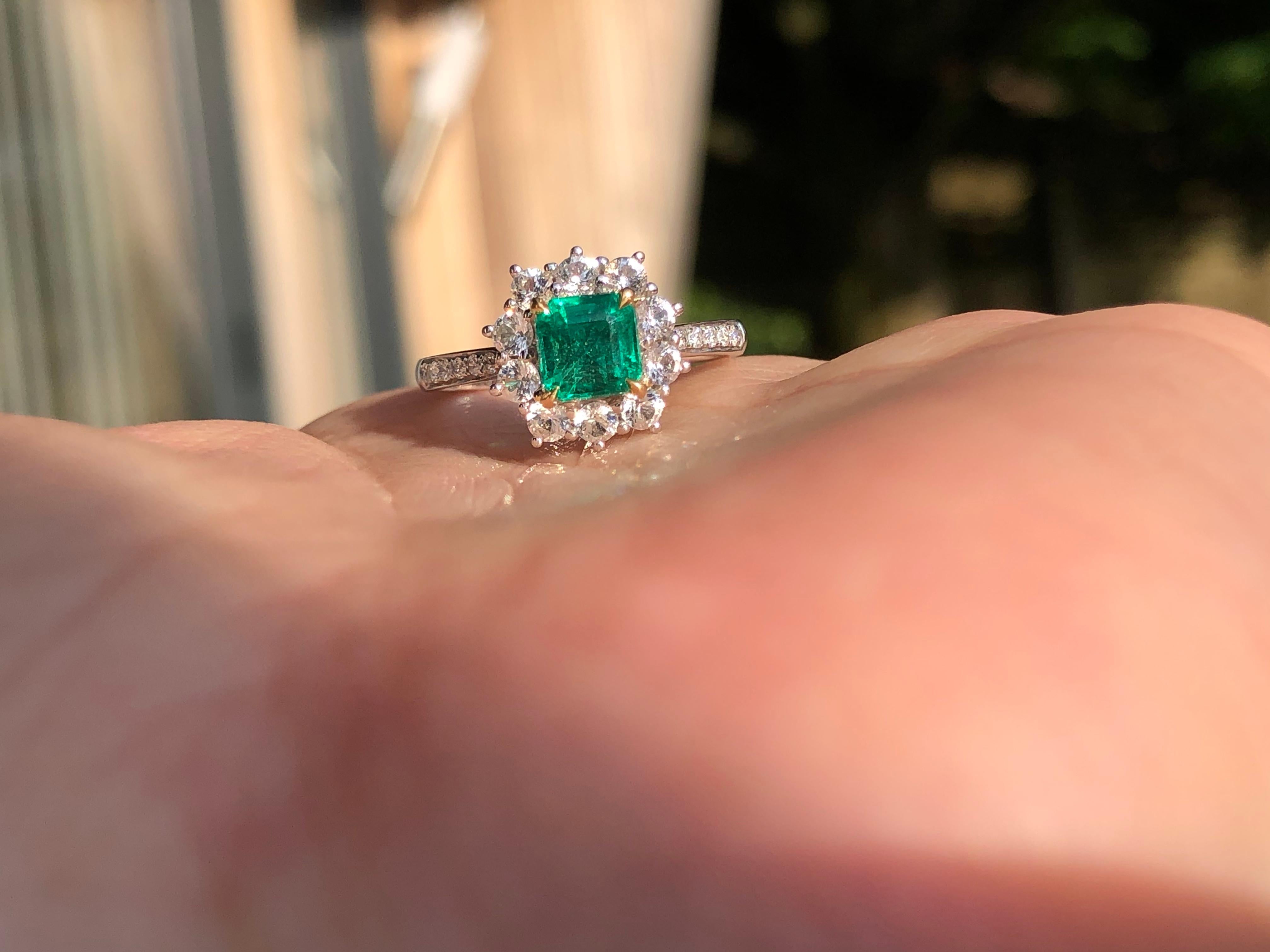 18k White Gold Emerald Diamond Cluster Ring 2