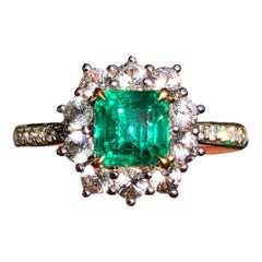 18k White Gold Emerald Diamond Cluster Ring