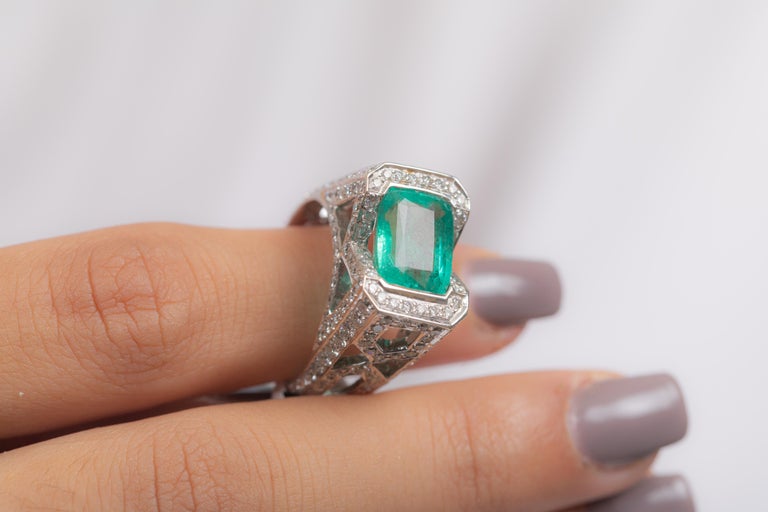 18K White Gold Emerald Diamond Cocktail Ring 4