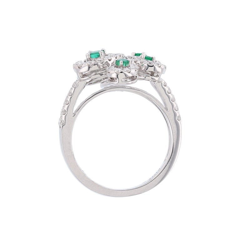 Round Cut 18K White Gold Emerald Diamond Cocktail Ring For Sale