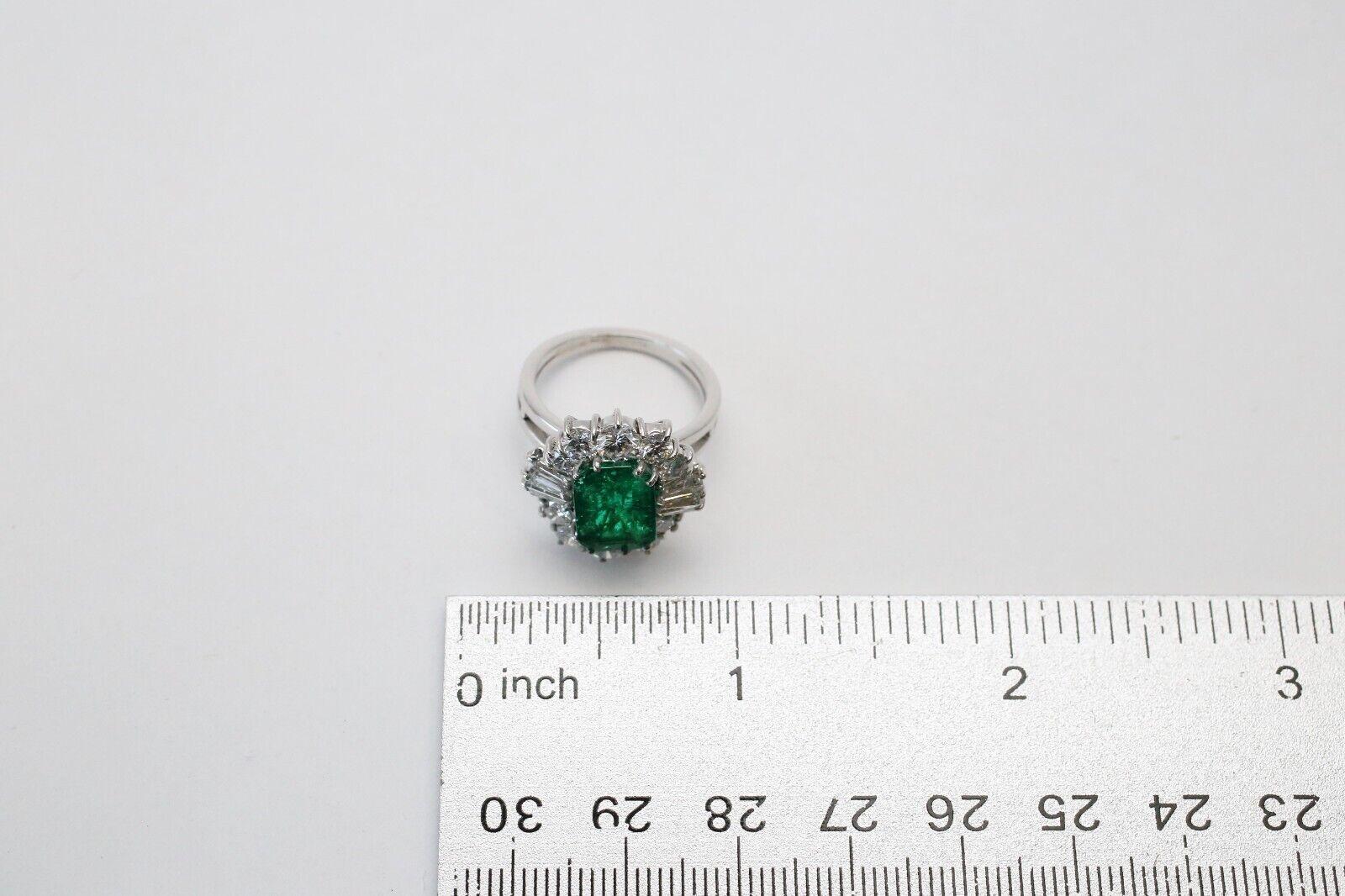 Women's 18k White Gold Emerald & Diamond Cocktail Ring, Size 6 - 6.0g
