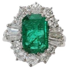 18k White Gold Emerald & Diamond Cocktail Ring, Size 6 - 6.0g