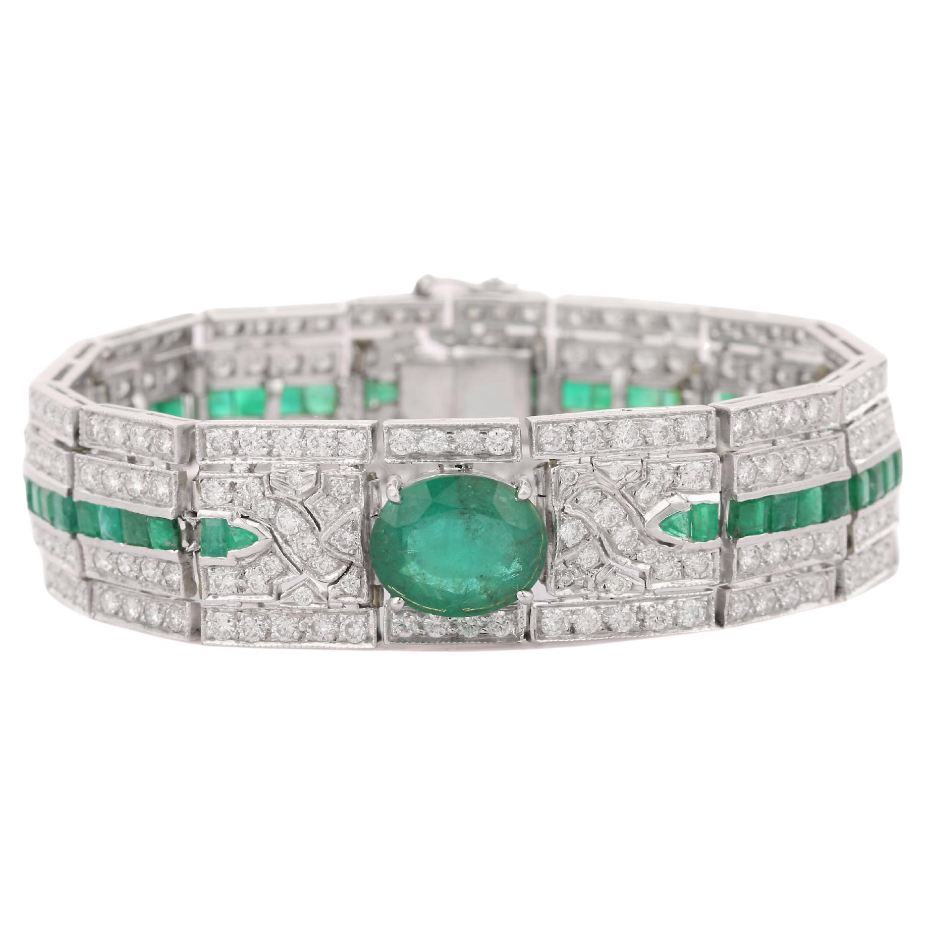 18kt Solid White Gold Bold Diamond and Emerald Studded Bold Bracelet For Sale