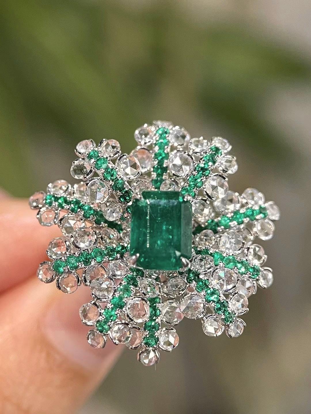 18 Karat Weißgold Smaragd & Diamant Blume Kollektion Cocktail-Ring im Angebot 4