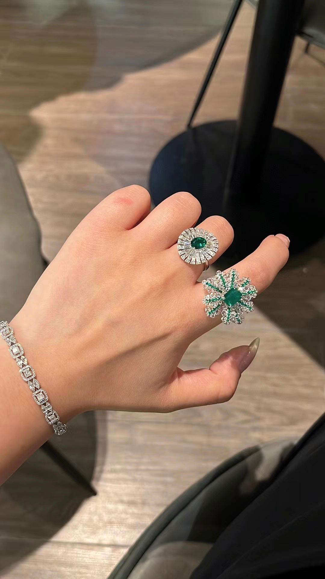 18 Karat Weißgold Smaragd & Diamant Blume Kollektion Cocktail-Ring im Angebot 7