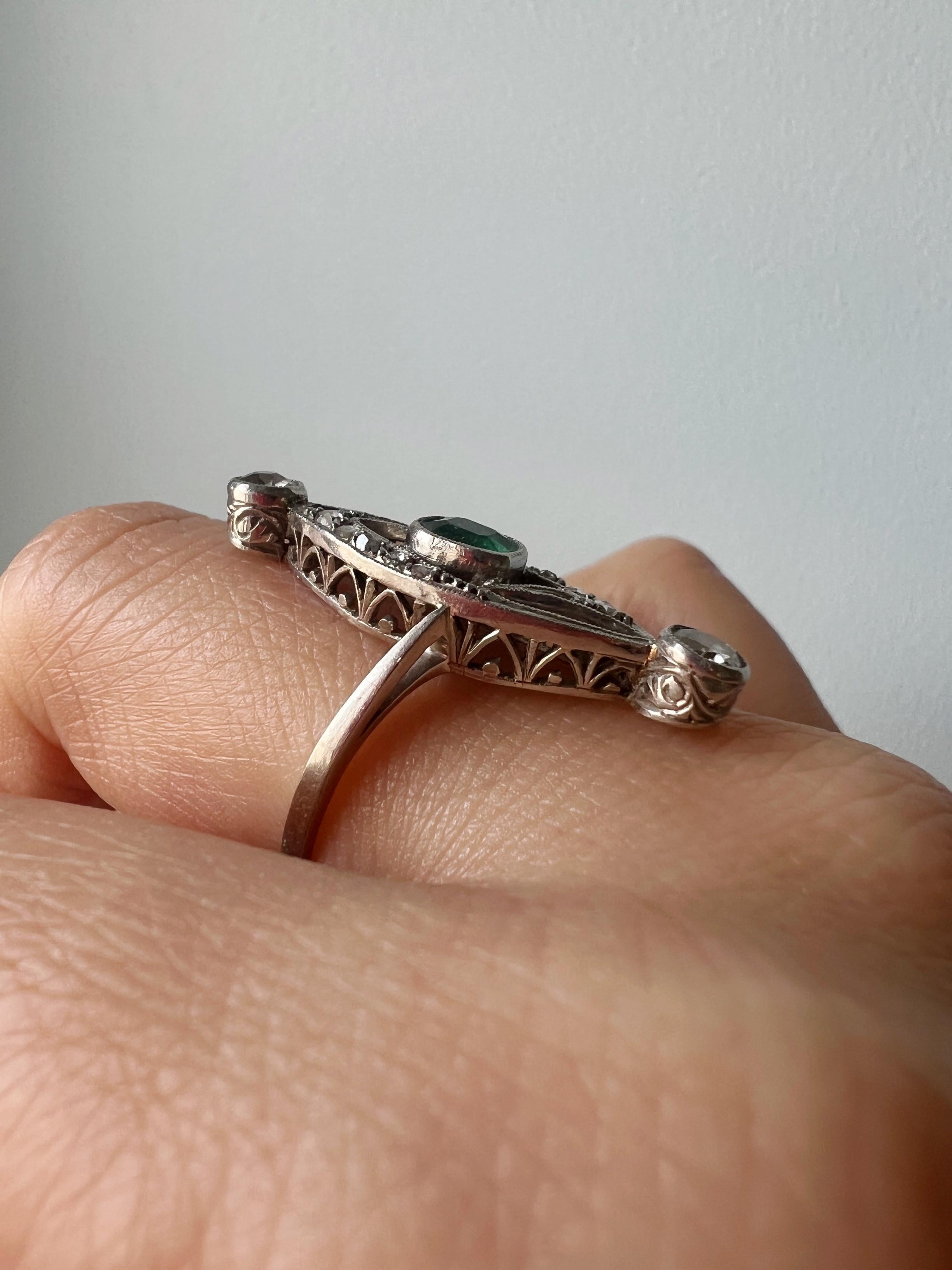 Marquise-Ring aus 18 Karat Weißgold mit Smaragd und Diamant 1