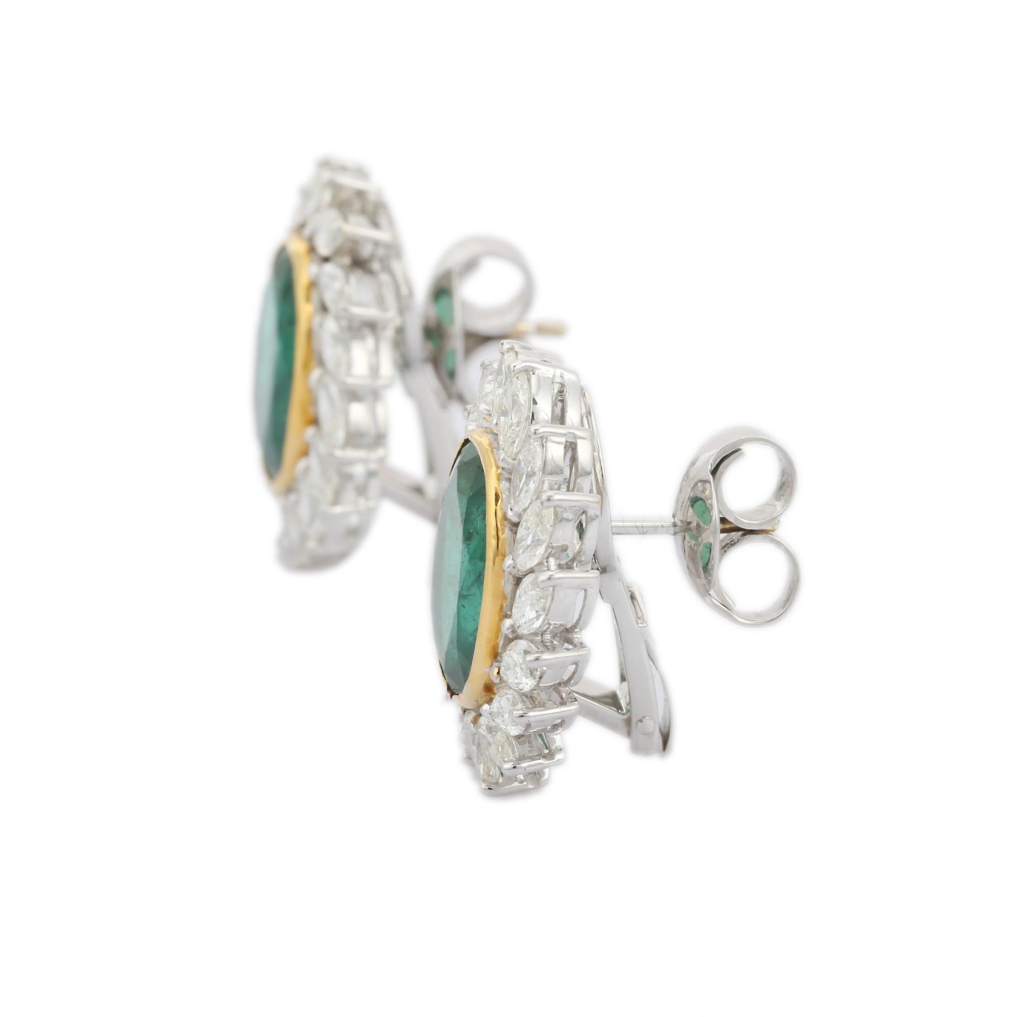 Contemporain Statement 13.15 ct Emerald Diamond Stud Earring Made Solid Gold 18kt  en vente