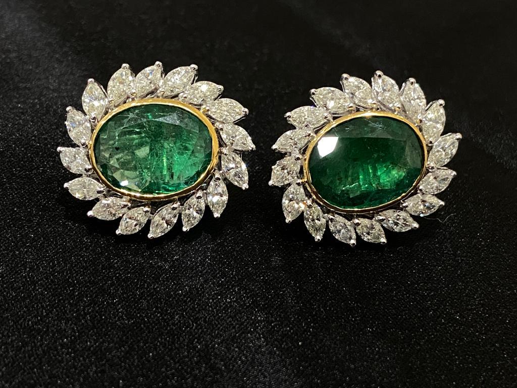 Taille ovale Statement 13.15 ct Emerald Diamond Stud Earring Made Solid Gold 18kt  en vente