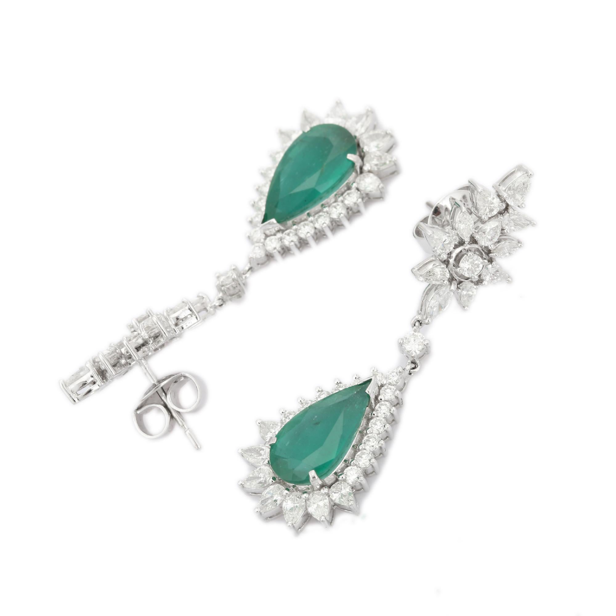 Moderno Orecchini Etincelle in oro bianco massiccio 18k con diamante e smeraldo a pera regalo della mamma in vendita