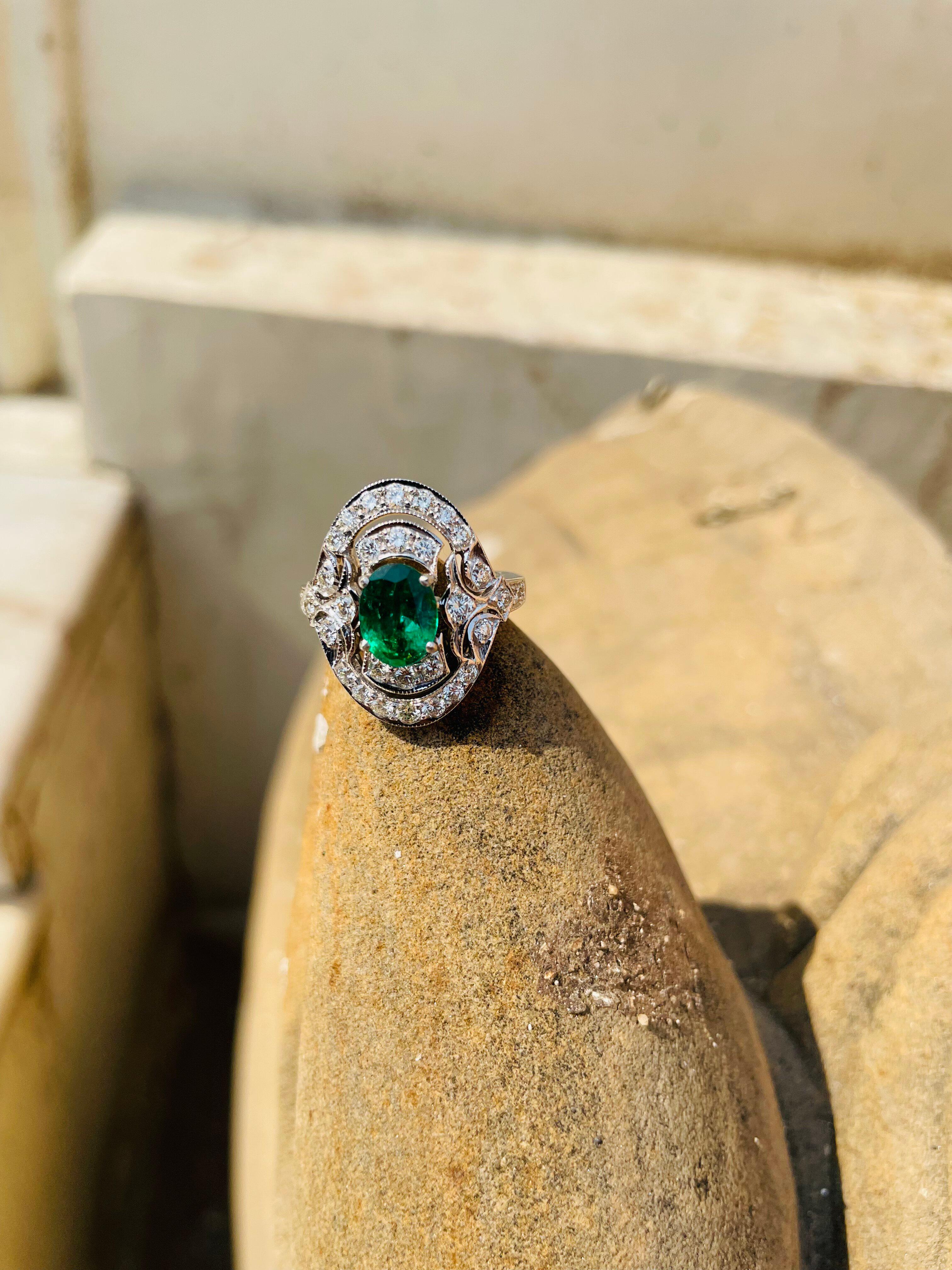 For Sale:  18kt Solid White Gold Art Deco Emerald Diamond Ring 4