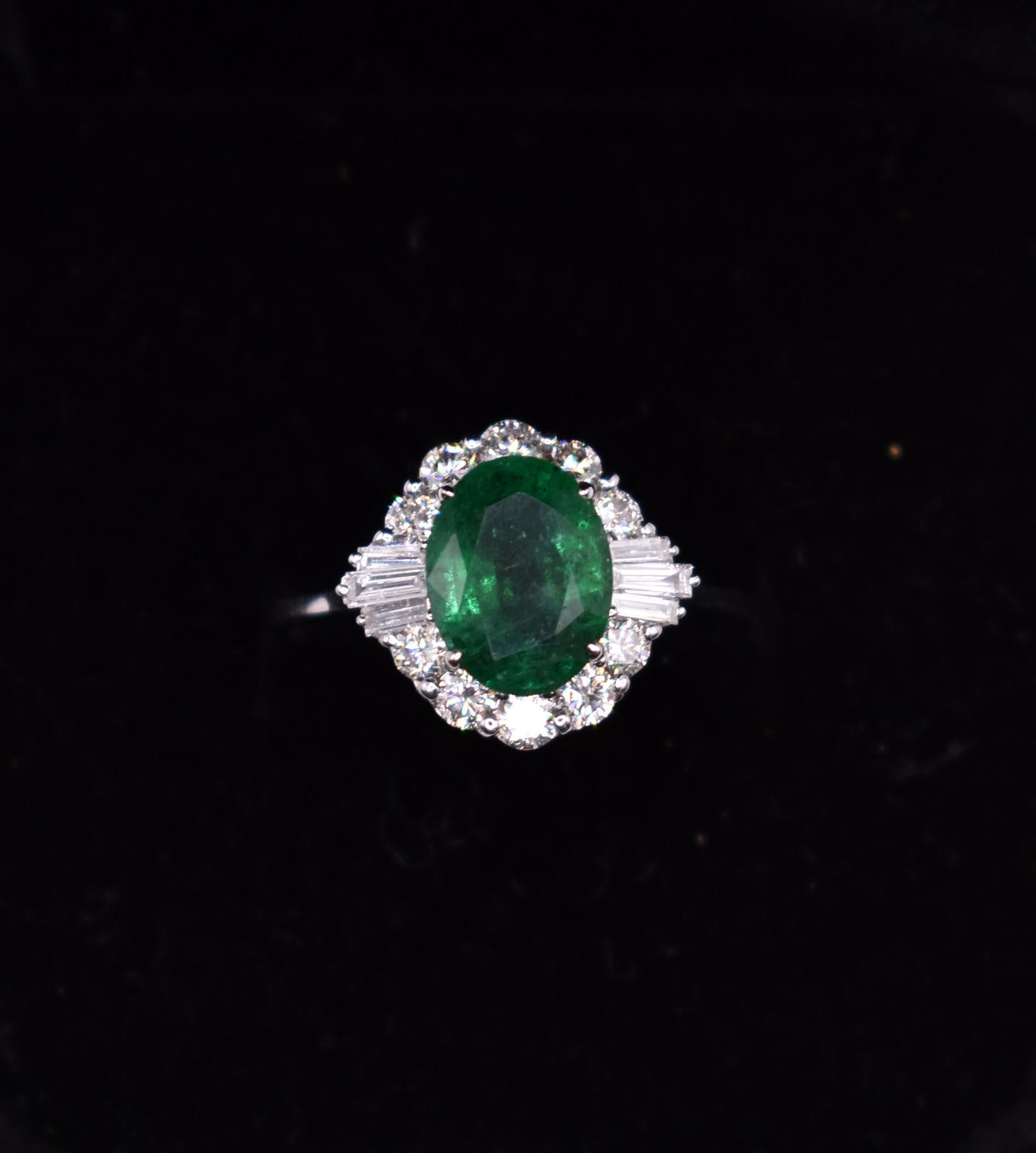 18k White Gold Emerald & Diamond Ring 3