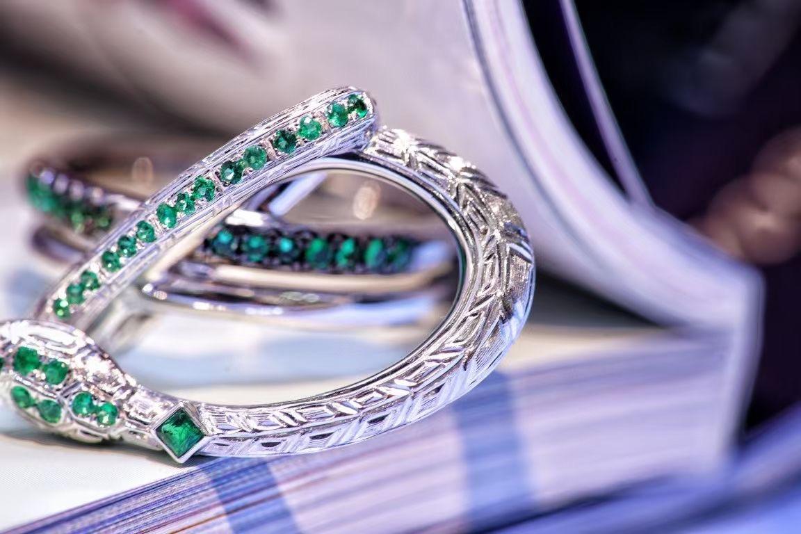 Princess Cut 18K White Gold Emerald & Diamond Snake Ring For Sale