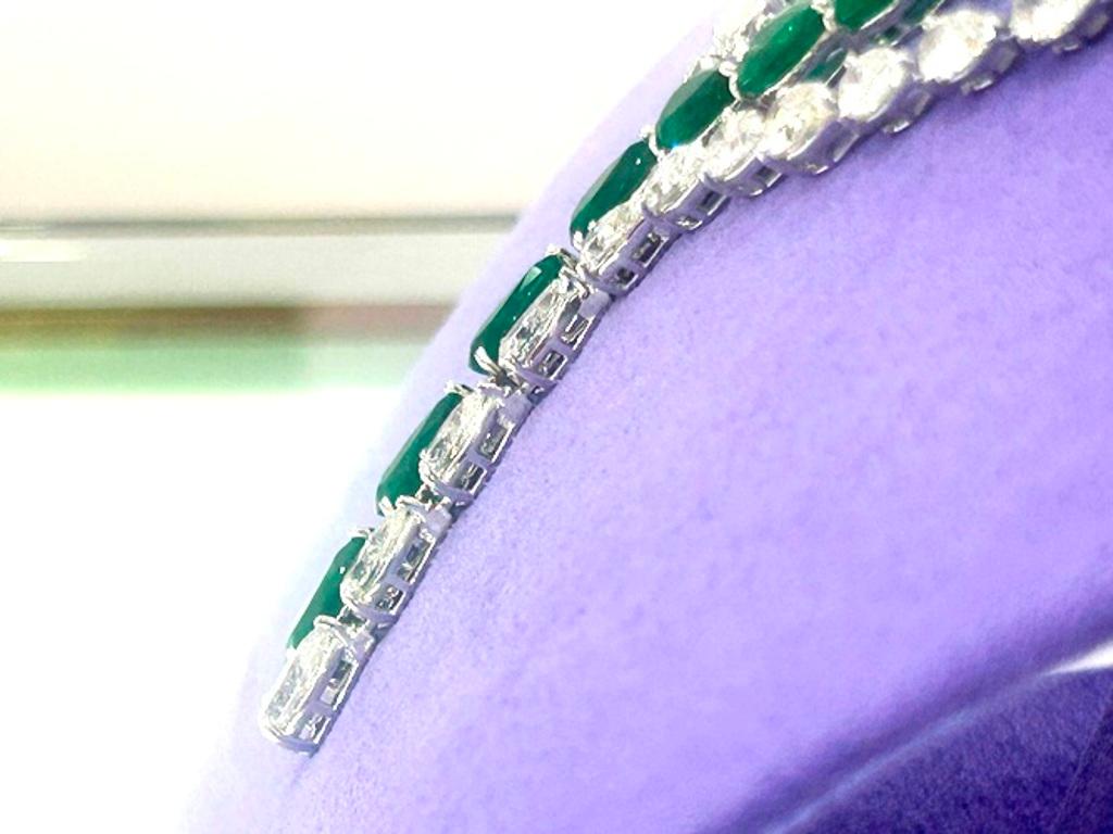 Women's 18K White Gold Emerald & Diamond Split Drop Necklace 30.00 carat Total Weight For Sale