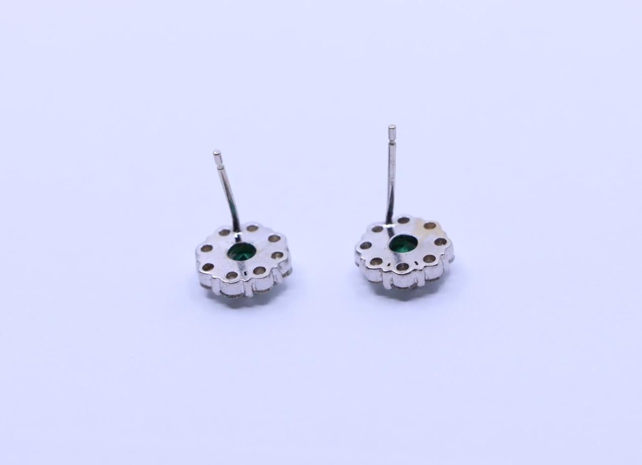 Women's or Men's 18K White Gold Emerald Diamonds Stud Earrings For Sale
