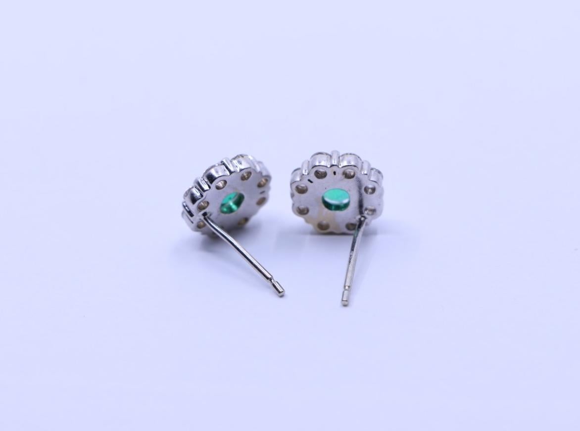 18K White Gold Emerald Diamonds Stud Earrings For Sale 1