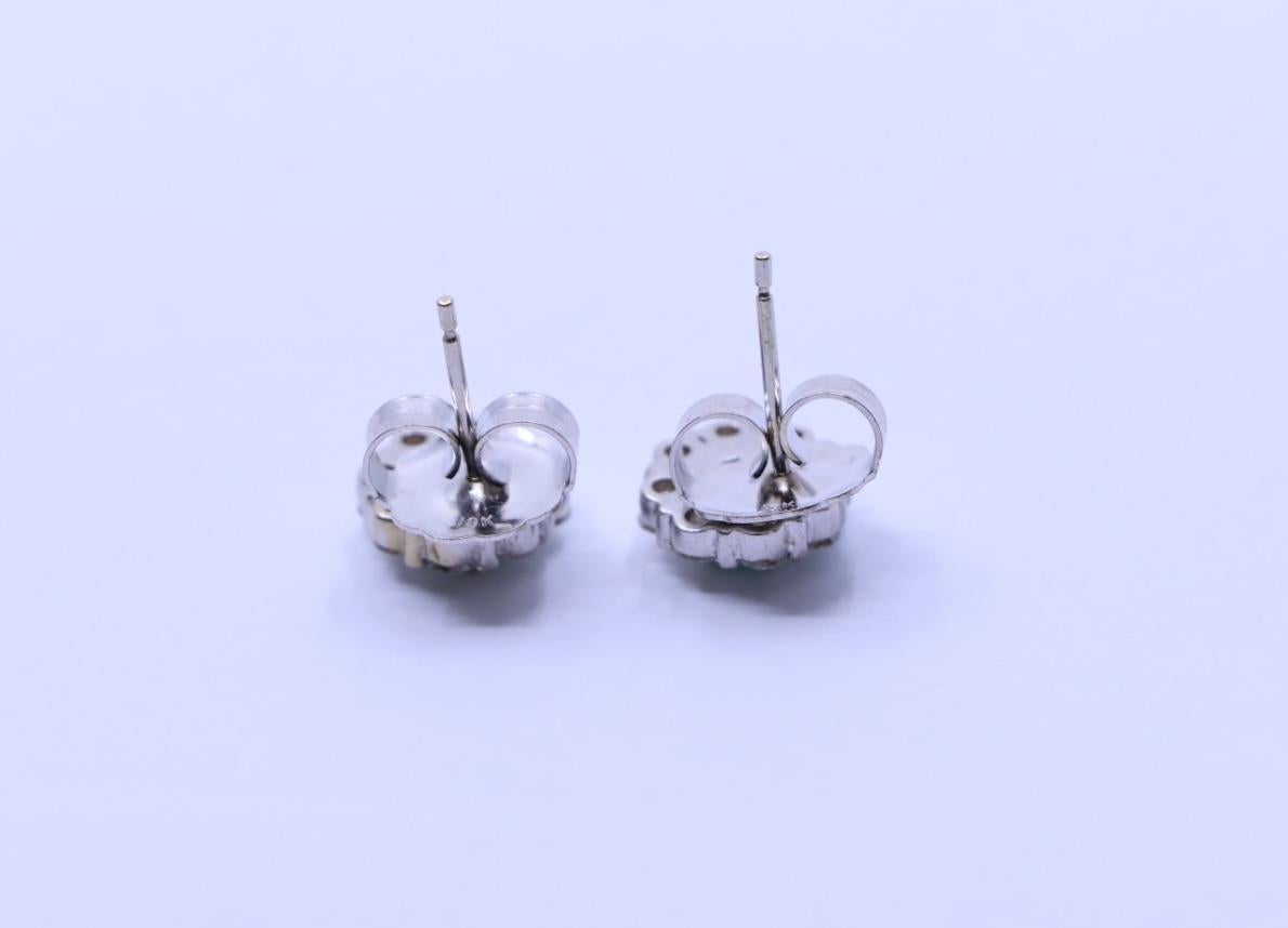 18K White Gold Emerald Diamonds Stud Earrings For Sale 4