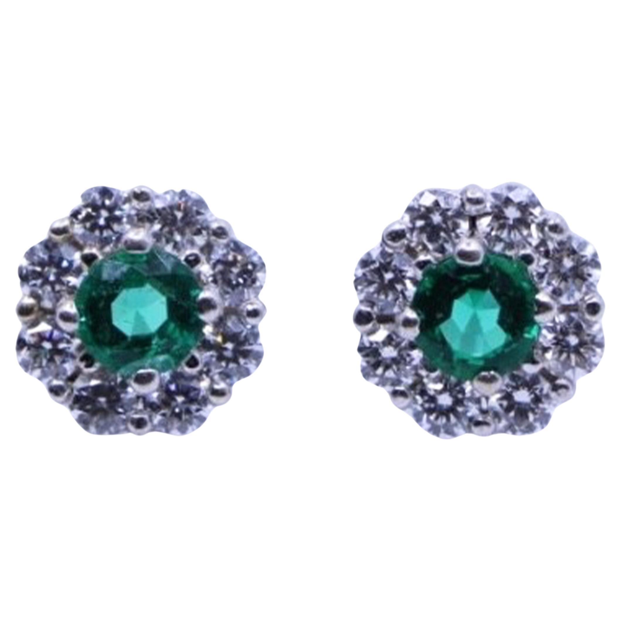 18K White Gold Emerald Diamonds Stud Earrings For Sale