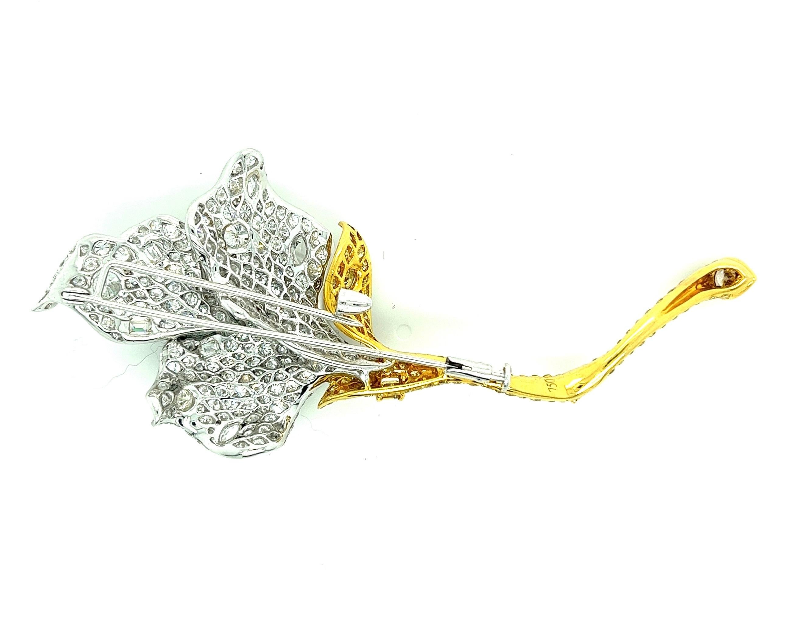 Modern 18K White Gold Emerald Flower Brooch with Diamonds & Fancy Diamonds For Sale