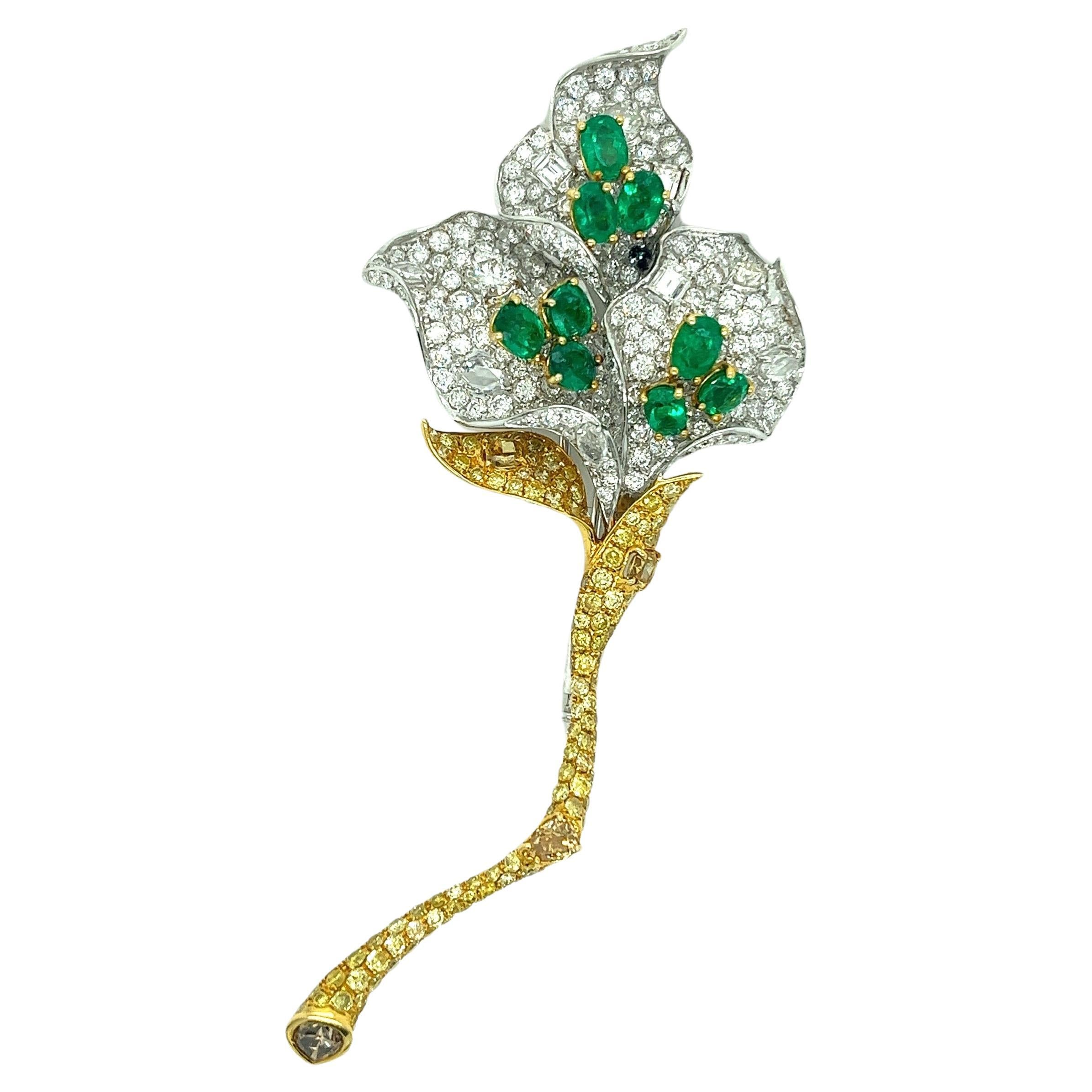 18K White Gold Emerald Flower Brooch with Diamonds & Fancy Diamonds For Sale