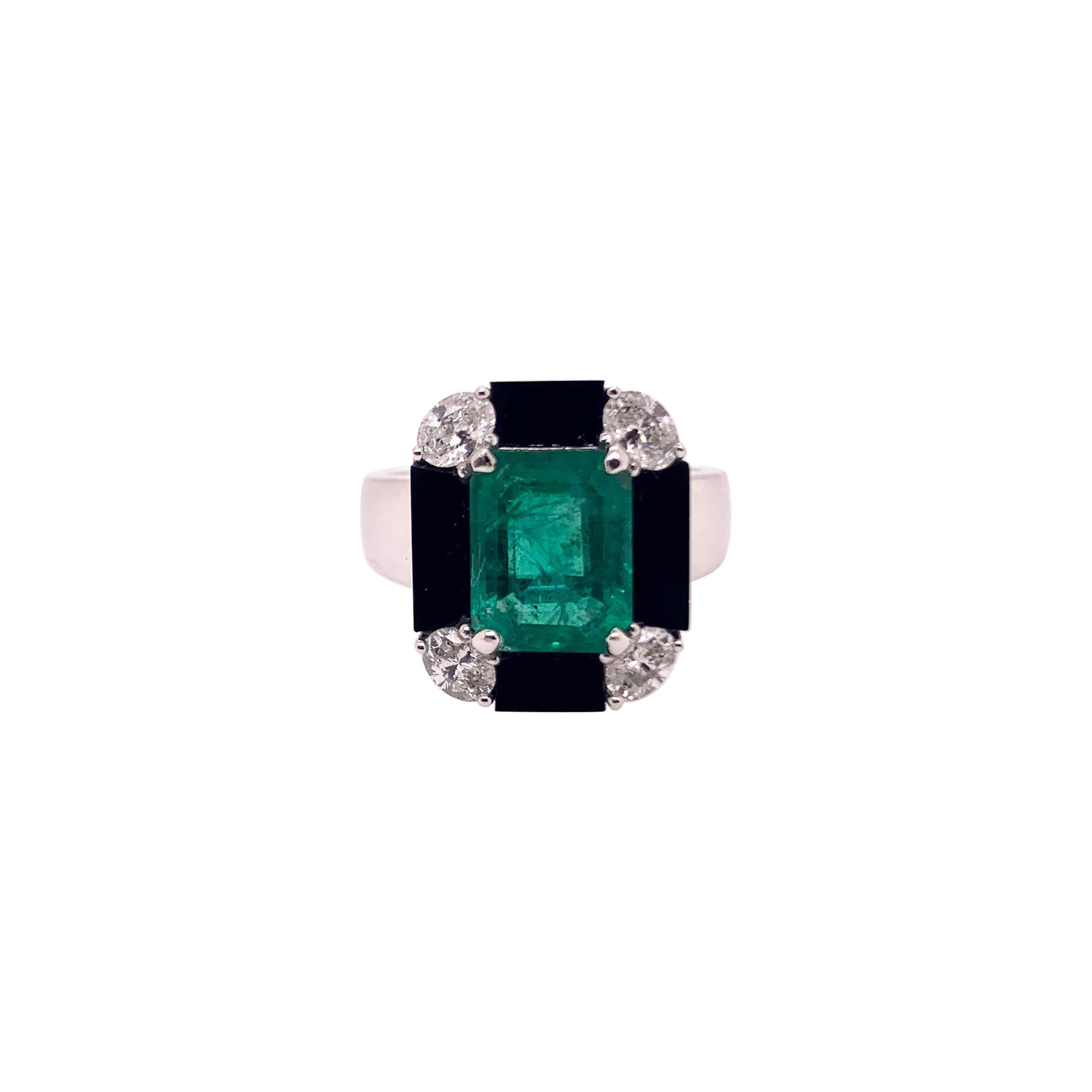 18k White Gold Emerald Onyx Diamond Retro Cocktail Ring