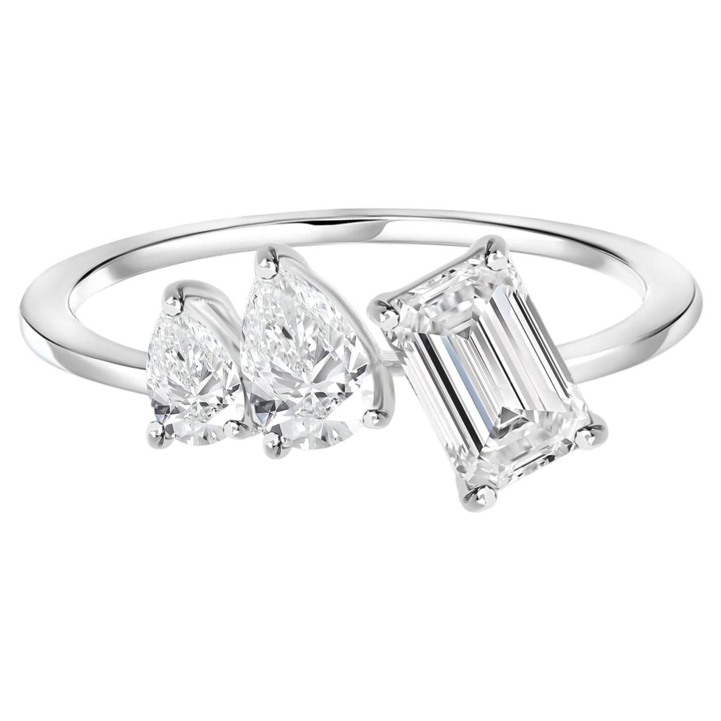 Alianza de oro blanco de 18 quilates con un diamante de 0,85 quilates de talla mixta