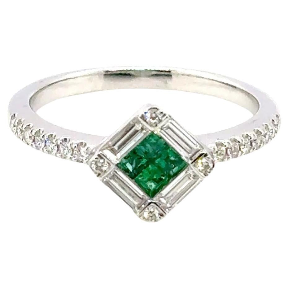 18k White Gold Emerald Princess Cut Cts 0.20 Diamond Engagement Ring For Sale