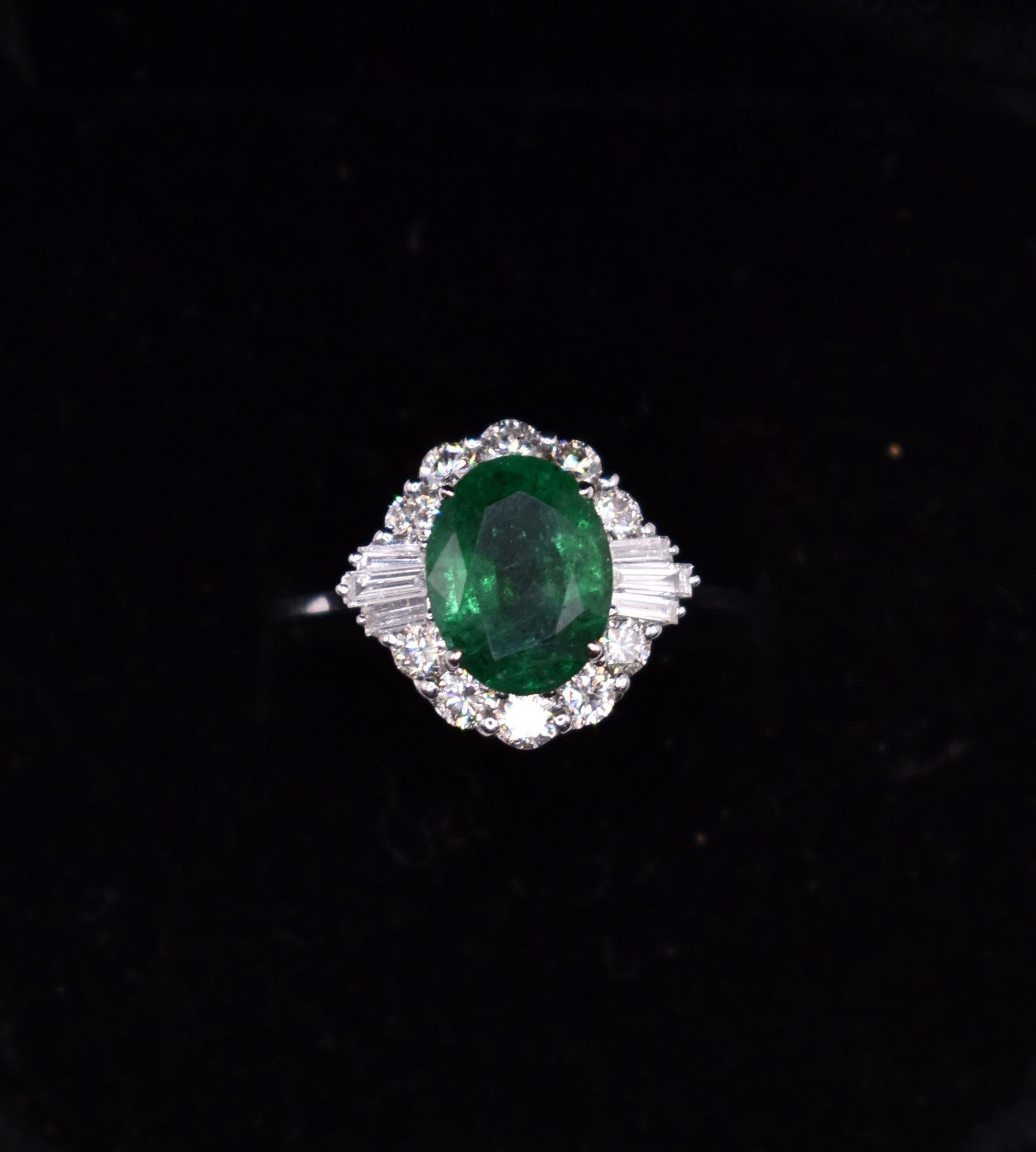 18K White Gold Emerald Ring For Sale 3